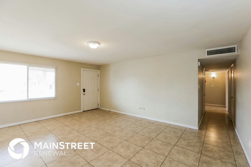 Building Photo - 6720 W Holly St