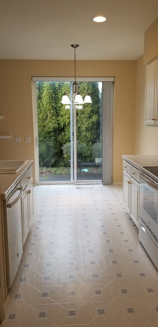 Building Photo - BETHANY CREST 3 BDRM, 2BTH