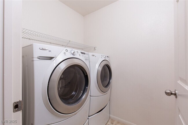 Building Photo - 8556 Zelkova Ct