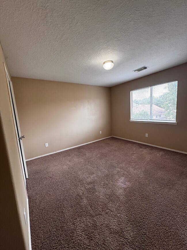 Building Photo - 1411 Hallcroft Ln