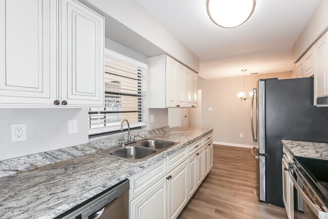 Building Photo - 813 Regal Palm Ct