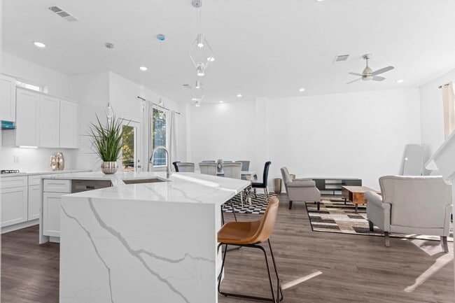 Building Photo - 4013 Ward St