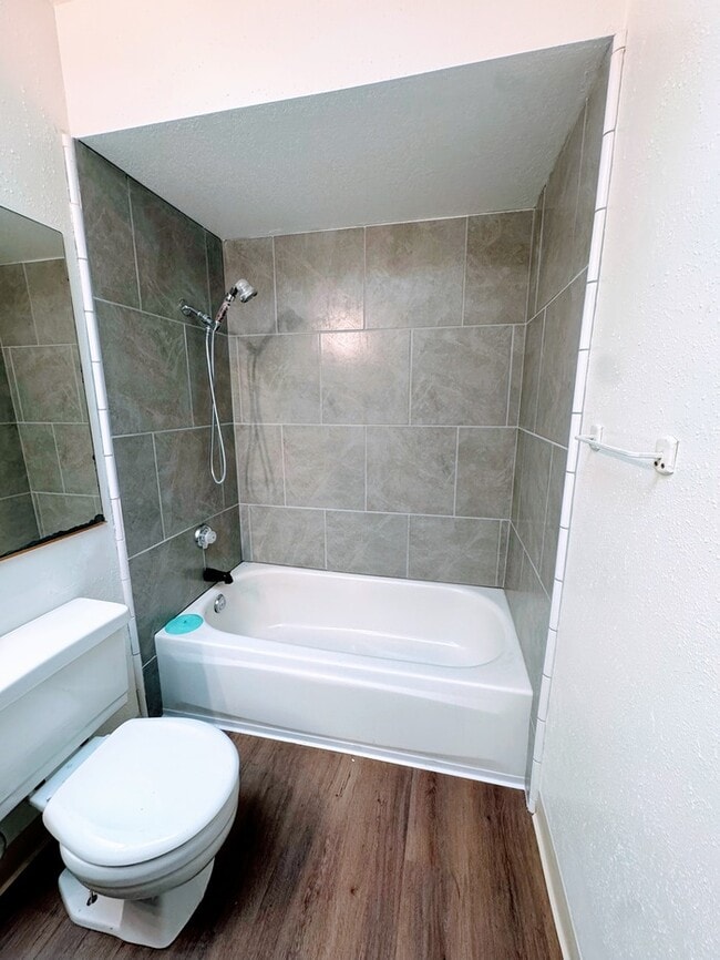 Building Photo - Spacious 2 Bedroom Duplex in Sacramento