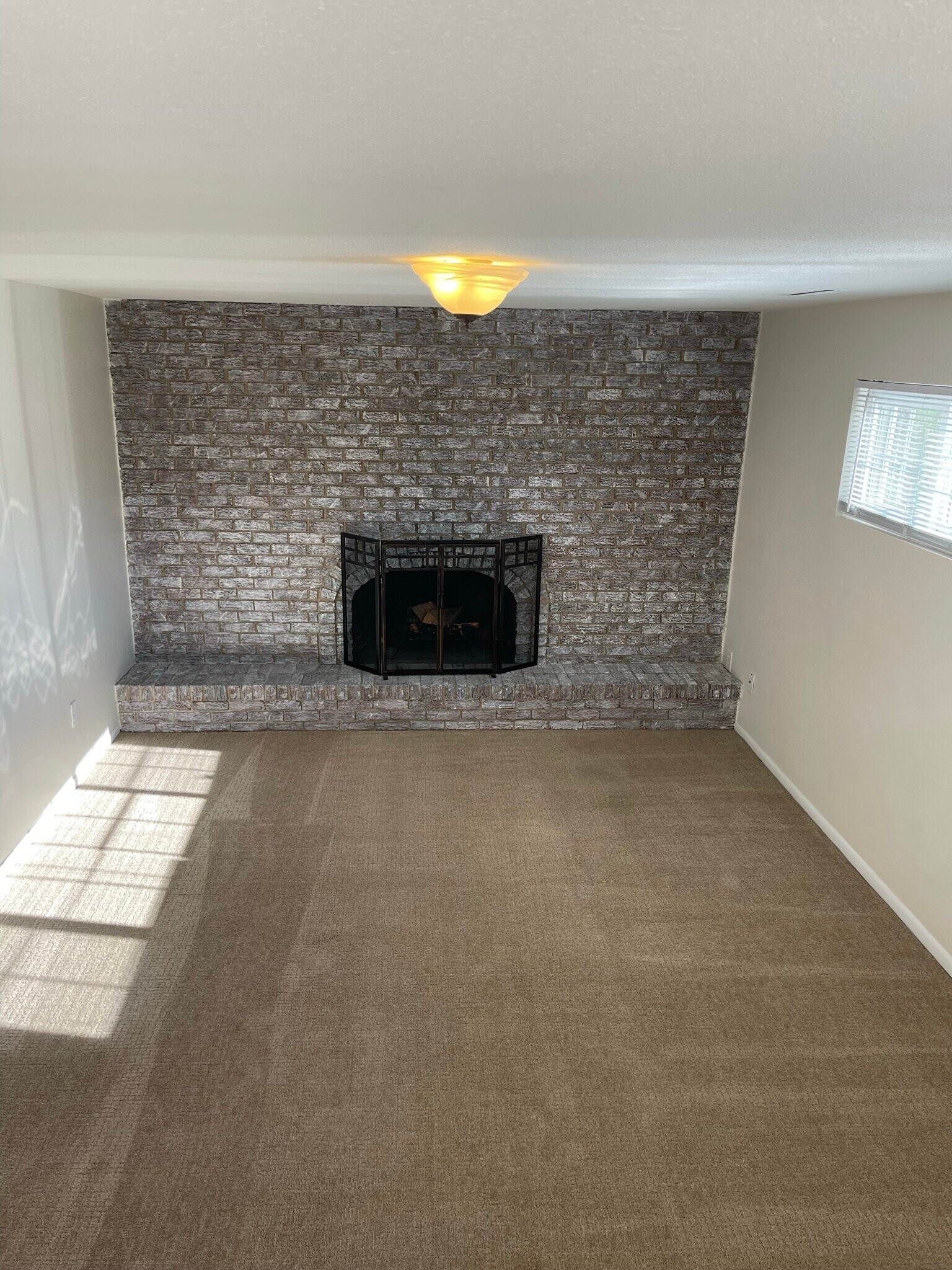 Building Photo - 2640 Villa Loma Dr