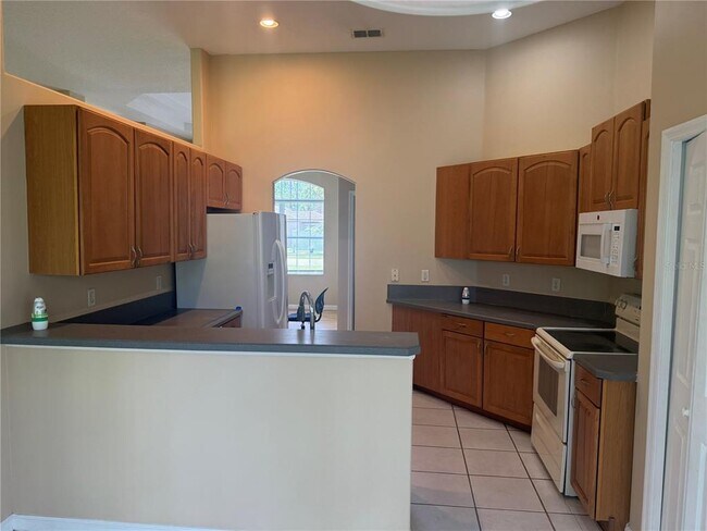 Building Photo - 18 Poinbury Dr