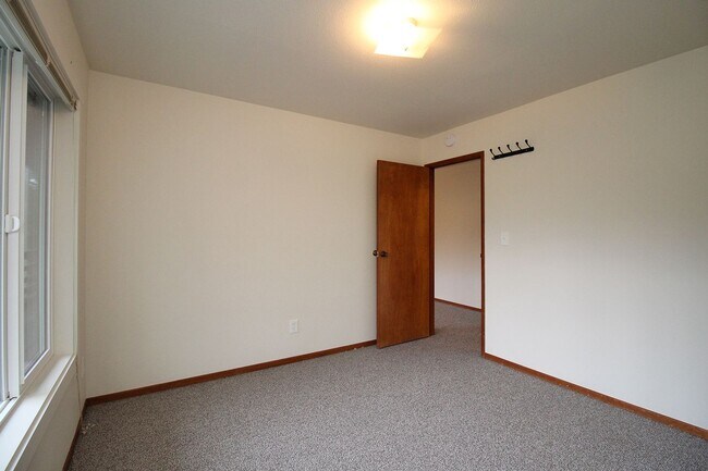 Building Photo - 1001 SW Woods St