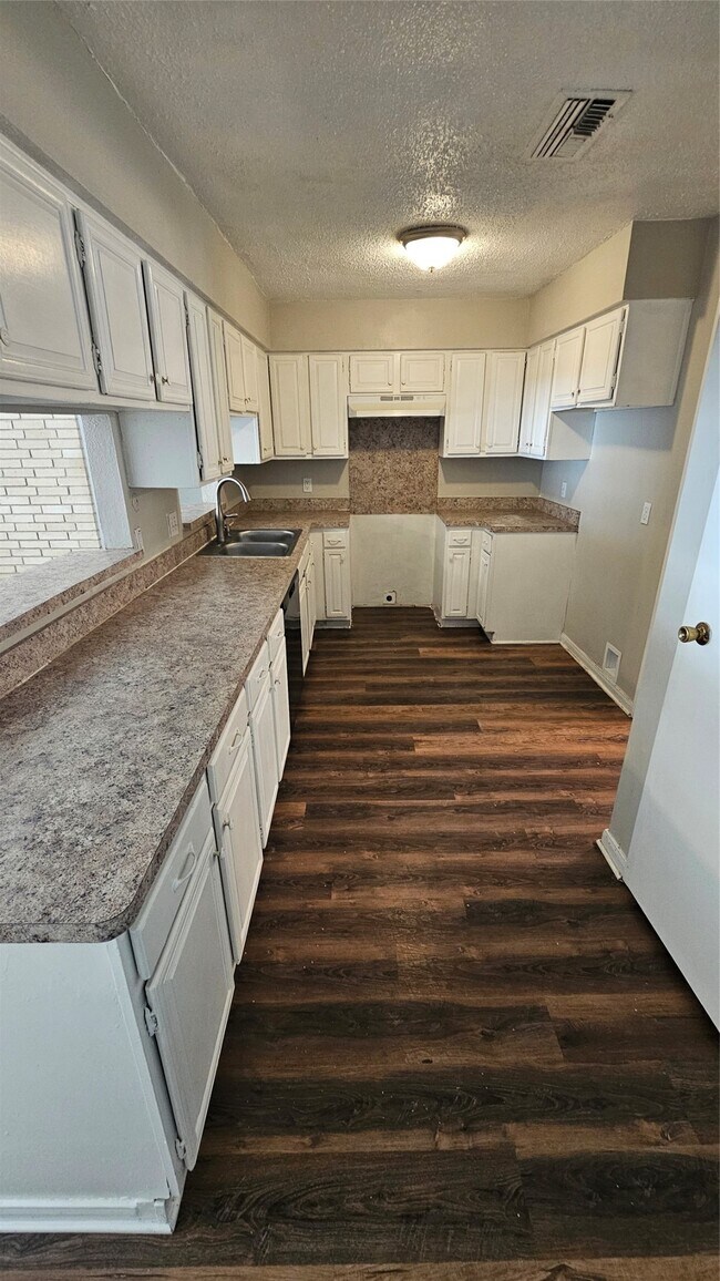 Building Photo - 23915 Spring Fork Dr