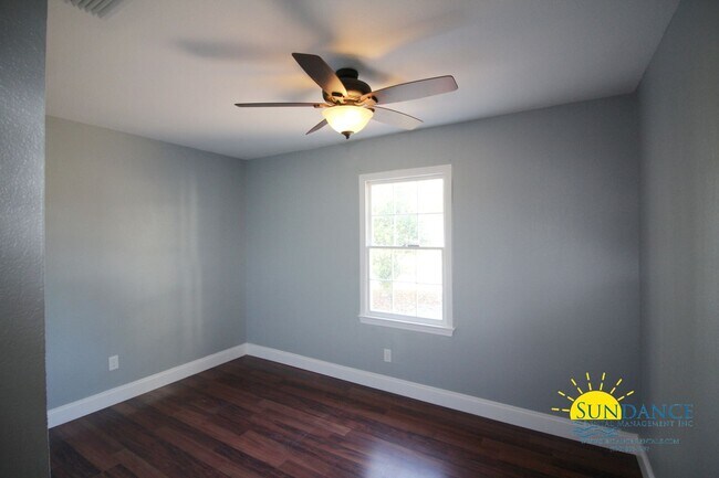 Building Photo - Beautiful 3 Bedroom Home in Fort Walton Be...