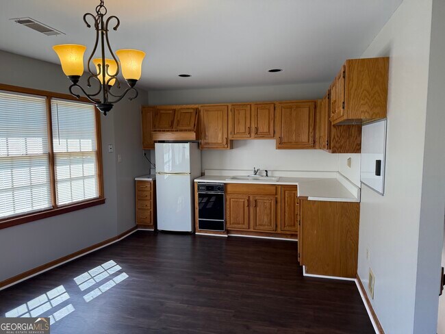 Building Photo - 1780 Elmwood Cir