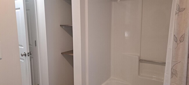 Building Photo - 338 Haverhill Rd