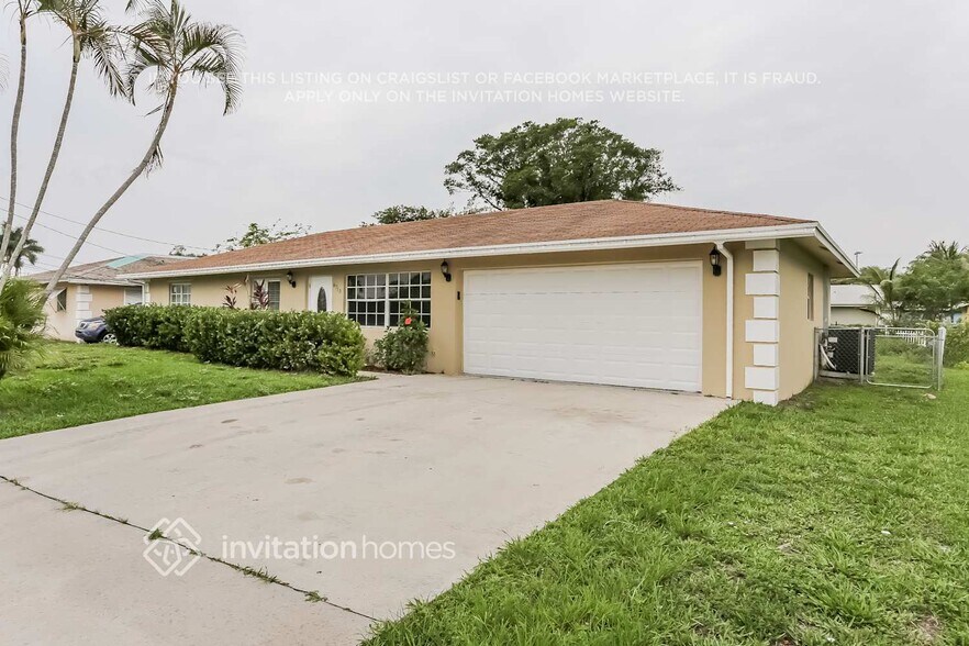 Building Photo - 6713 Riparian Rd