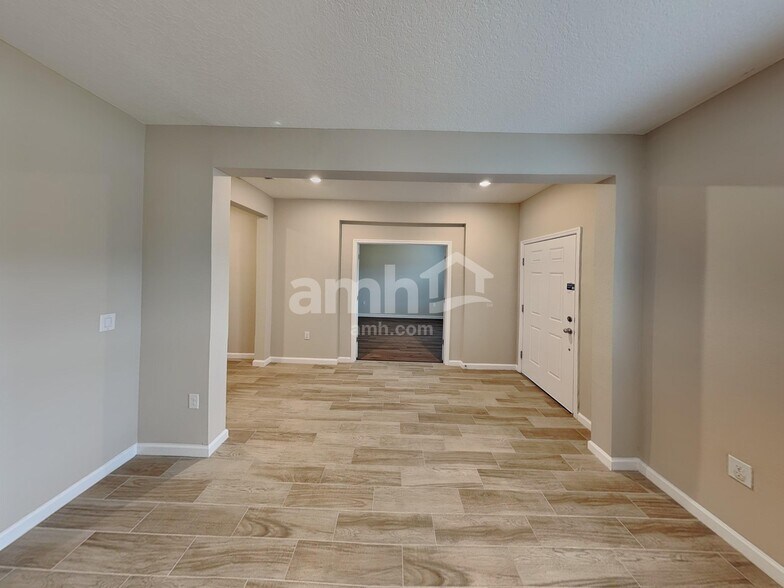 Building Photo - 37 Trumpco Dr