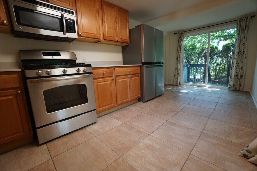 Kitchen - 224 E Benton Ave