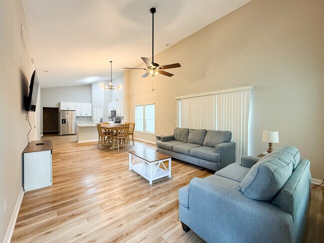 Building Photo - 515 Old Spanish Trail