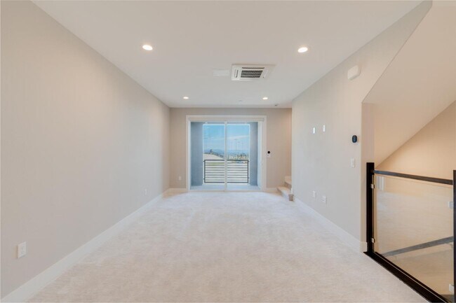 Building Photo - 1416 Venice Ter