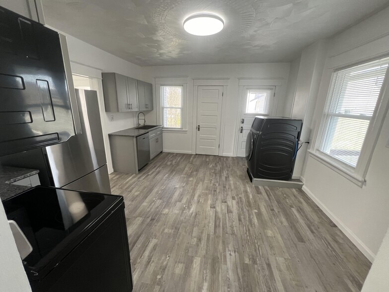 Building Photo - 1627 Ash St