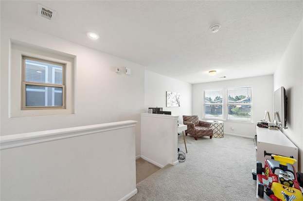 Building Photo - 15827 Copper Oak Ln