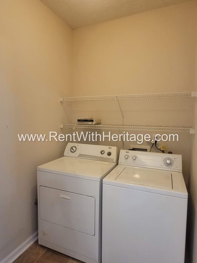 Building Photo - WOW!!...GORGEOUS HOME/HARDWOOD FLOORS/ UPGRADES GALLORE / SWIM - TENNIS