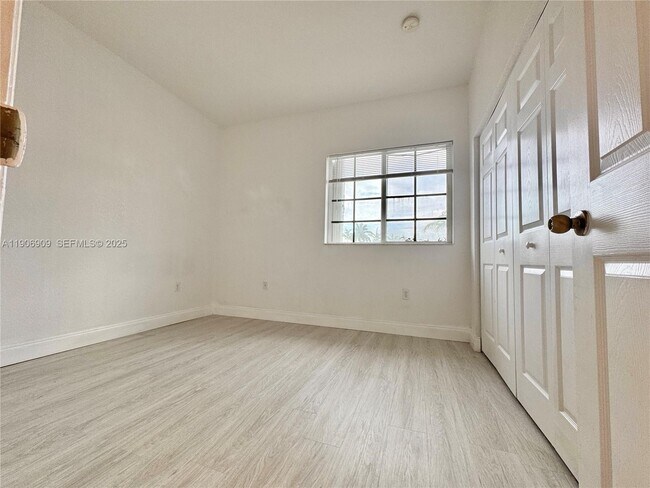 Building Photo - 2590 NE 3rd Dr