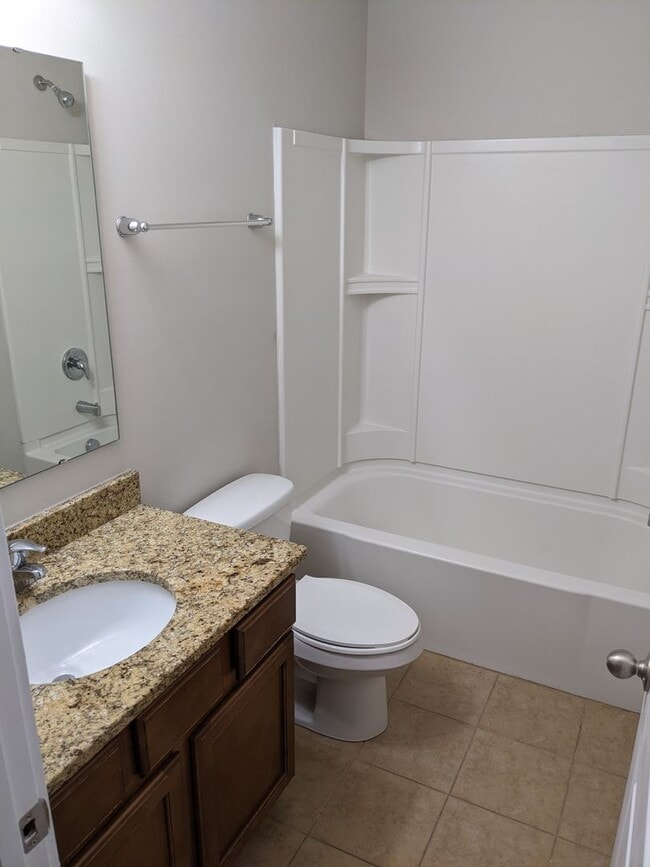 Building Photo - 3- Bedroom Townhome in Prosperity Place