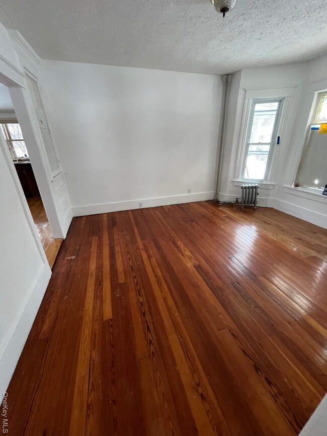 Building Photo - 5 Elm St