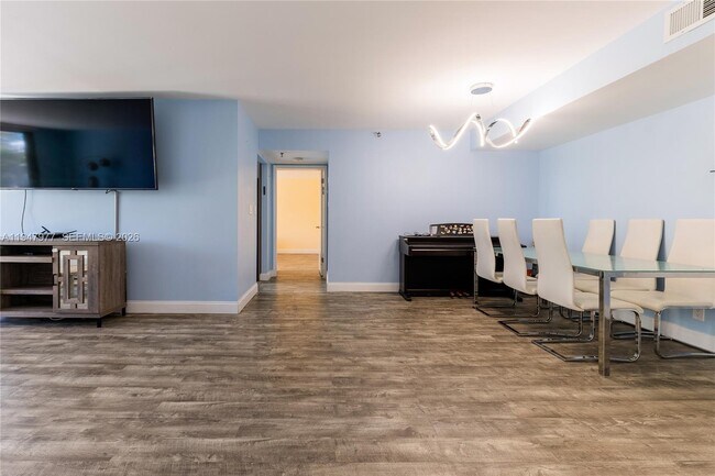 Building Photo - 290 174th St St