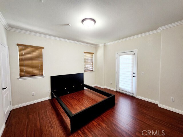 Building Photo - 1016 W Huntington Dr