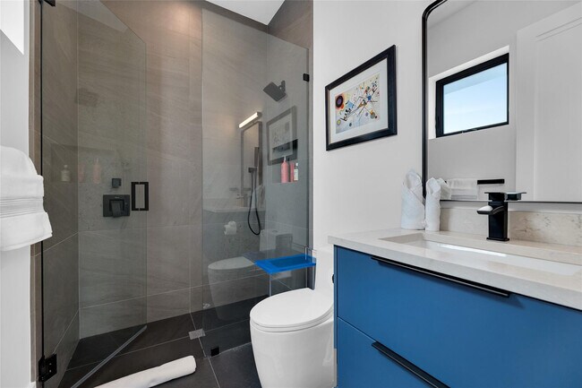 Building Photo - 1730 SE 13th St