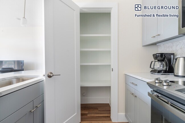 Building Photo - 1501 W Howard Ln