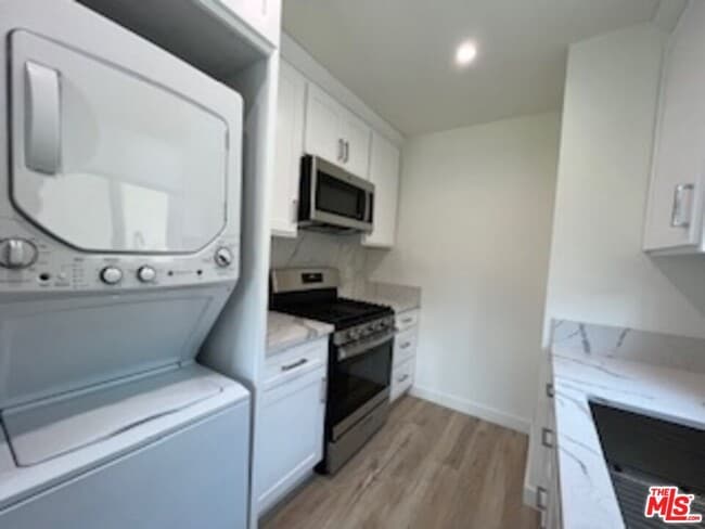 Building Photo - 9946 Farragut Dr