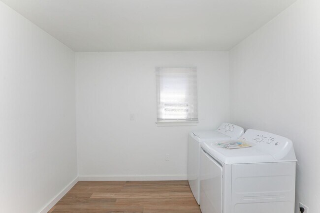 Building Photo - 9544 20th Bay St