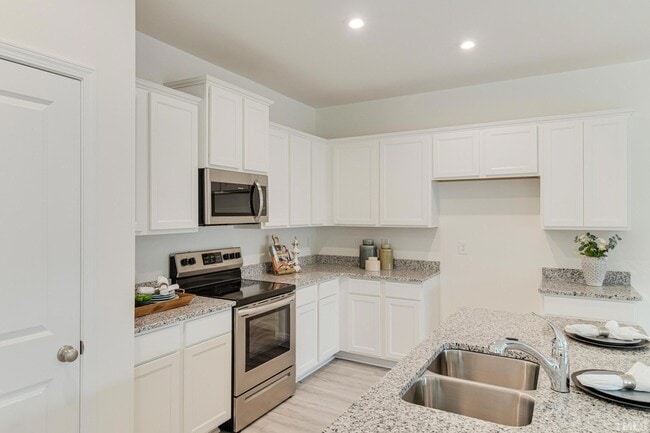 Building Photo - 95 Suhani Ln