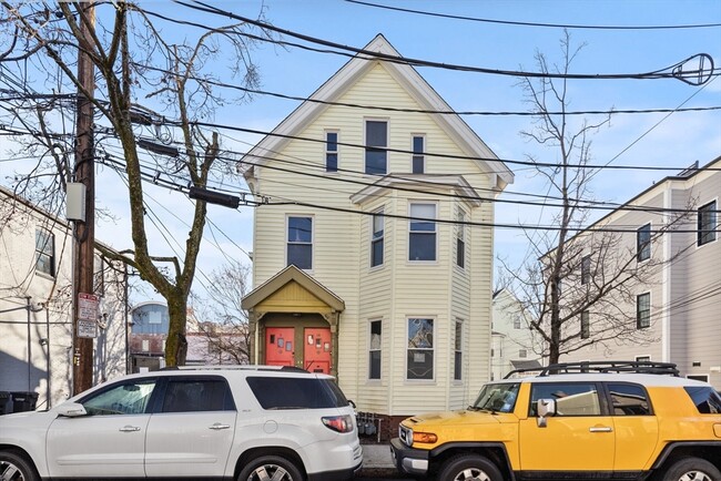 Building Photo - 10 Carlton St