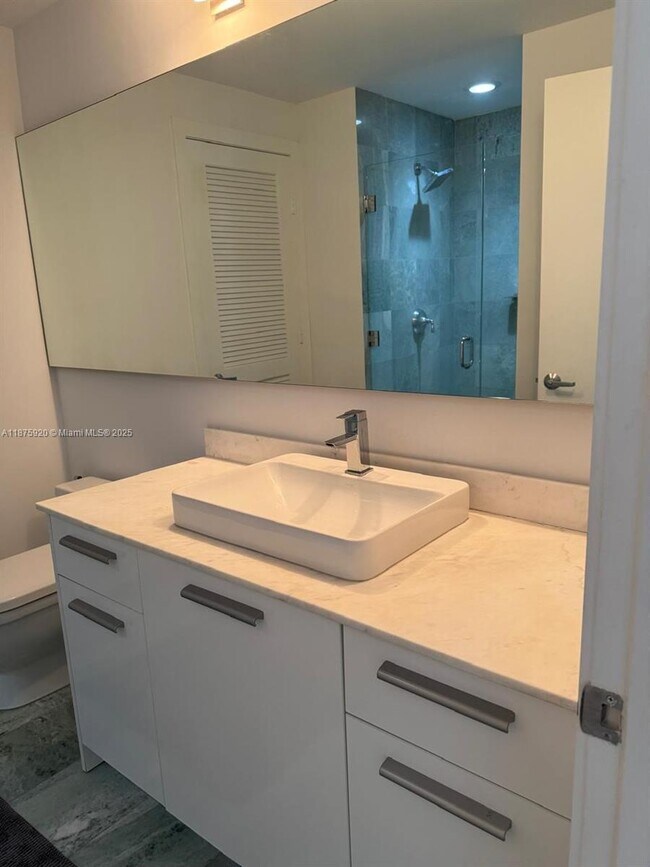 Building Photo - 1050 Brickell Ave