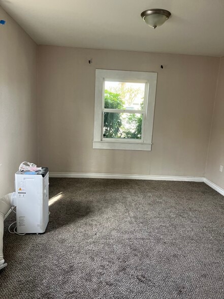 Building Photo - 303 S 46th St