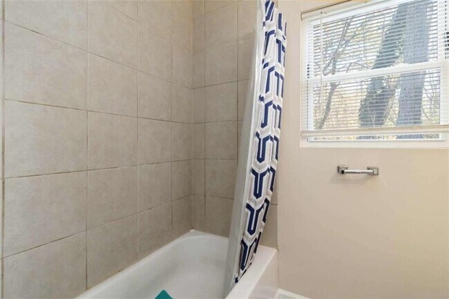 Building Photo - 2361 Swallow Cir SE