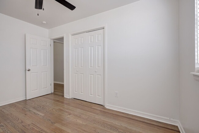 Building Photo - 1520 Brookdale Dr