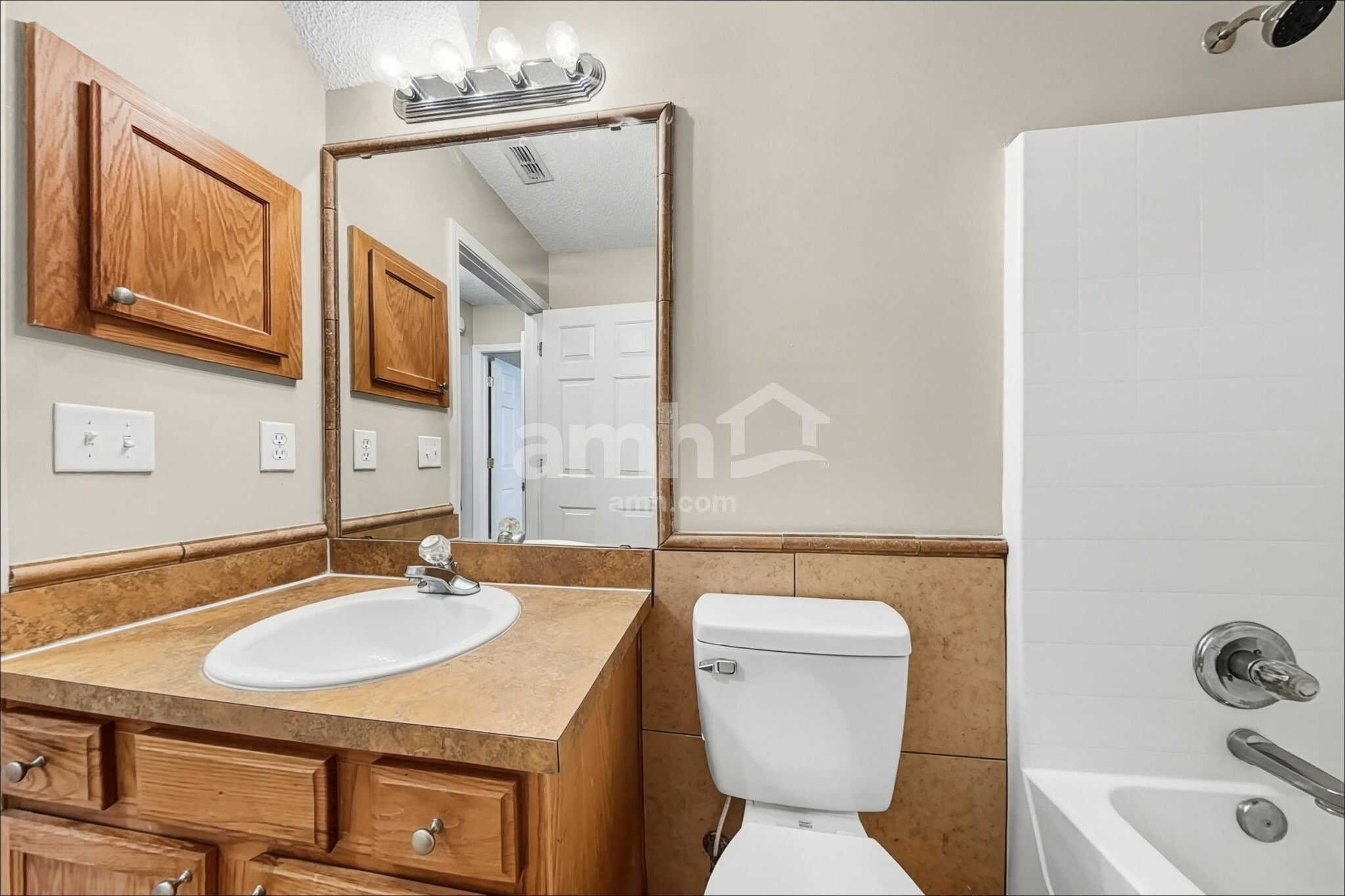 Building Photo - 9261 Redtail Dr