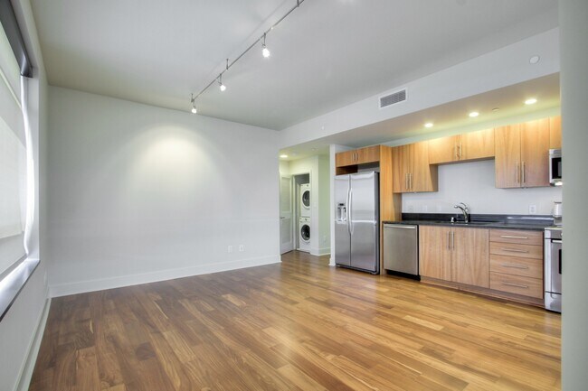 Building Photo - Gorgeous 2 Bedroom/2 Bathroom Condo for Rent at The 88