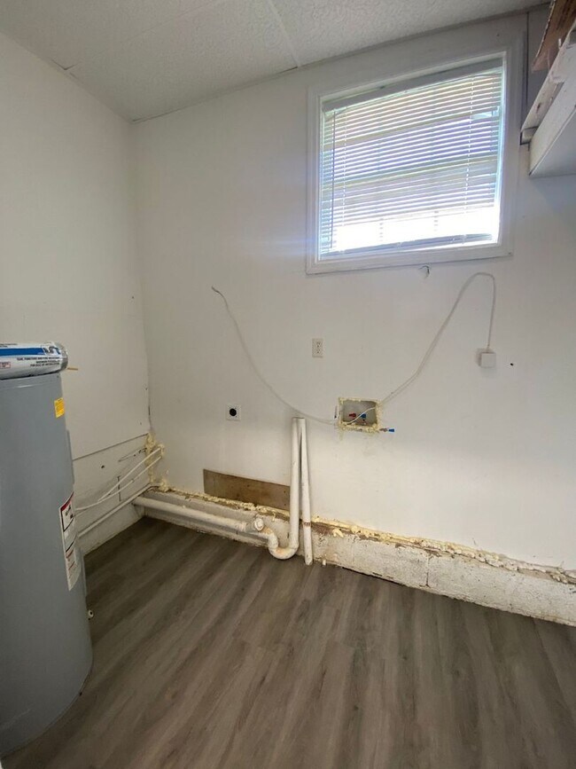 Building Photo - 3 Bed, 1.5 Bath | Charming Neighborhood | Close to Costco, Topgolf, and Shopping