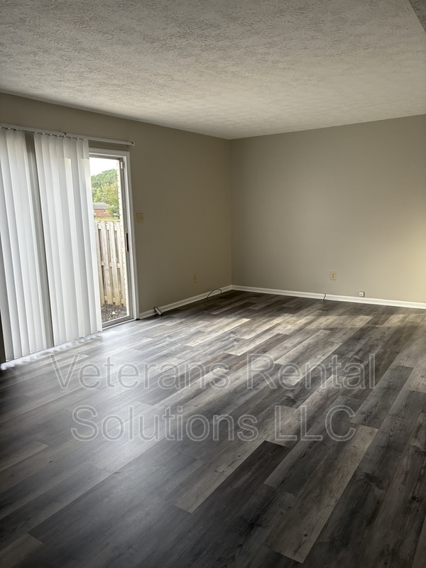 Building Photo - 410 Kirkcaldy Ct