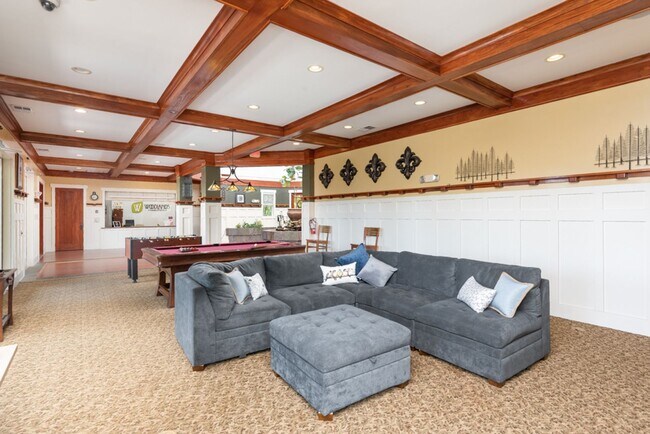 Building Photo - 3 Bedroom Townhouse Style Apartments END U...