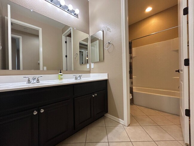 Building Photo - 18627 W North Ln