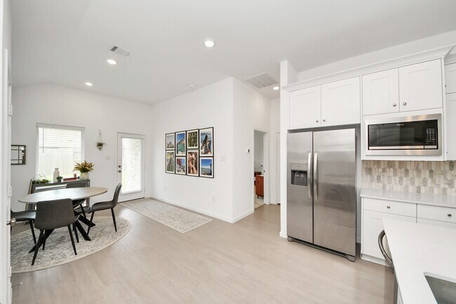 Building Photo - 2406 Aquamarine Ln