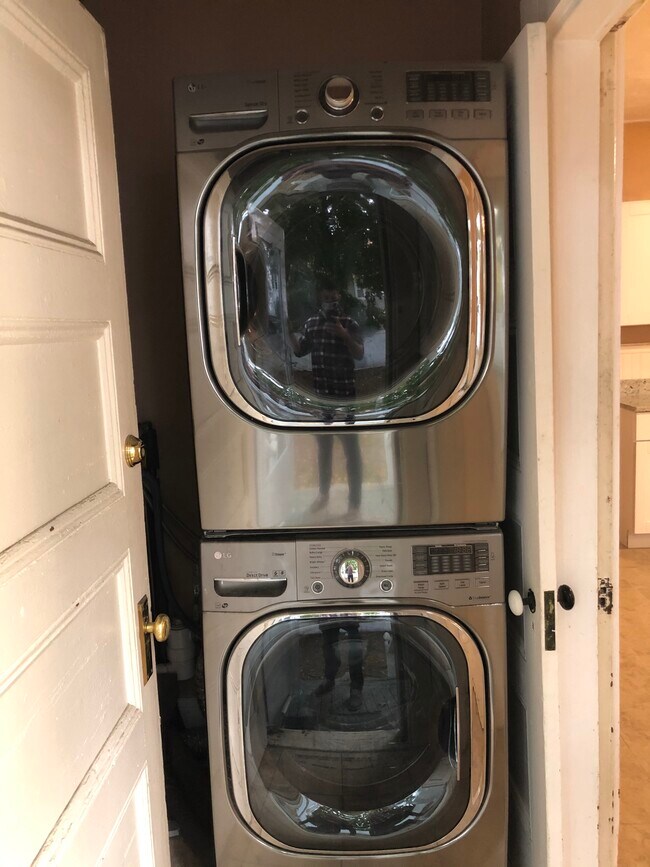 Building Photo - 72 Leicester St