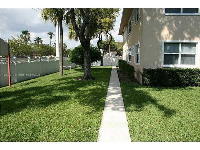 Building Photo - 280 S Cypress Rd