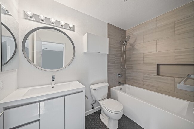 Building Photo - North Park 3 bd / 2.5 ba 2-story Townhome w/Private Patio Yard, Parking,  + More! Available Now