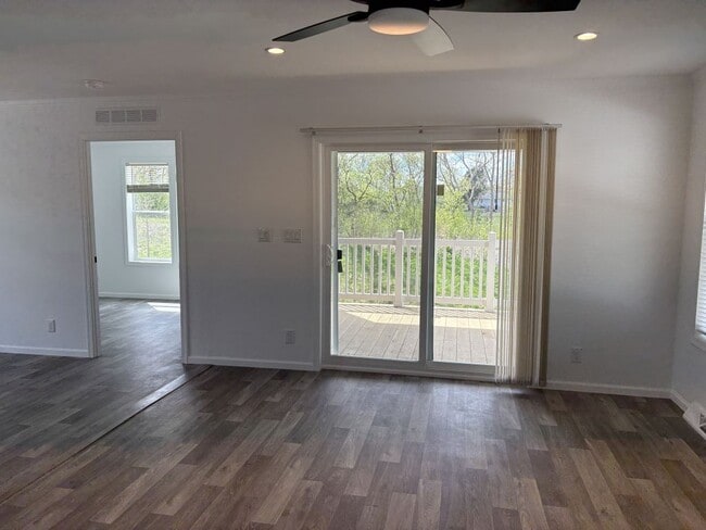 Building Photo - 13945 Bunratty Ave