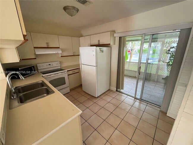 Building Photo - 2880 Belmont Ln