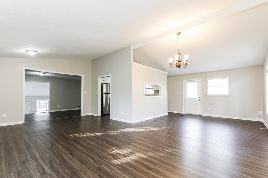 Building Photo - 6405 Beethoven Cir